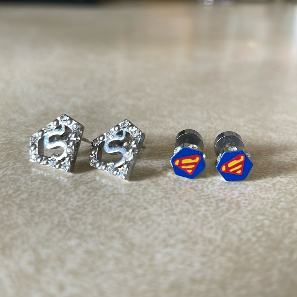 2 pairs SUPERMAN EARRINGS